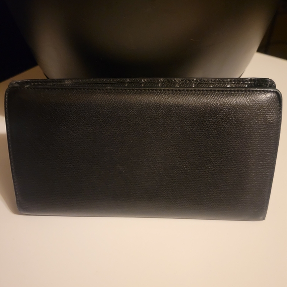 Vintage Authenric CHANEL Black Leather Wallet with Iconic Emblem - Picture 5 of 13